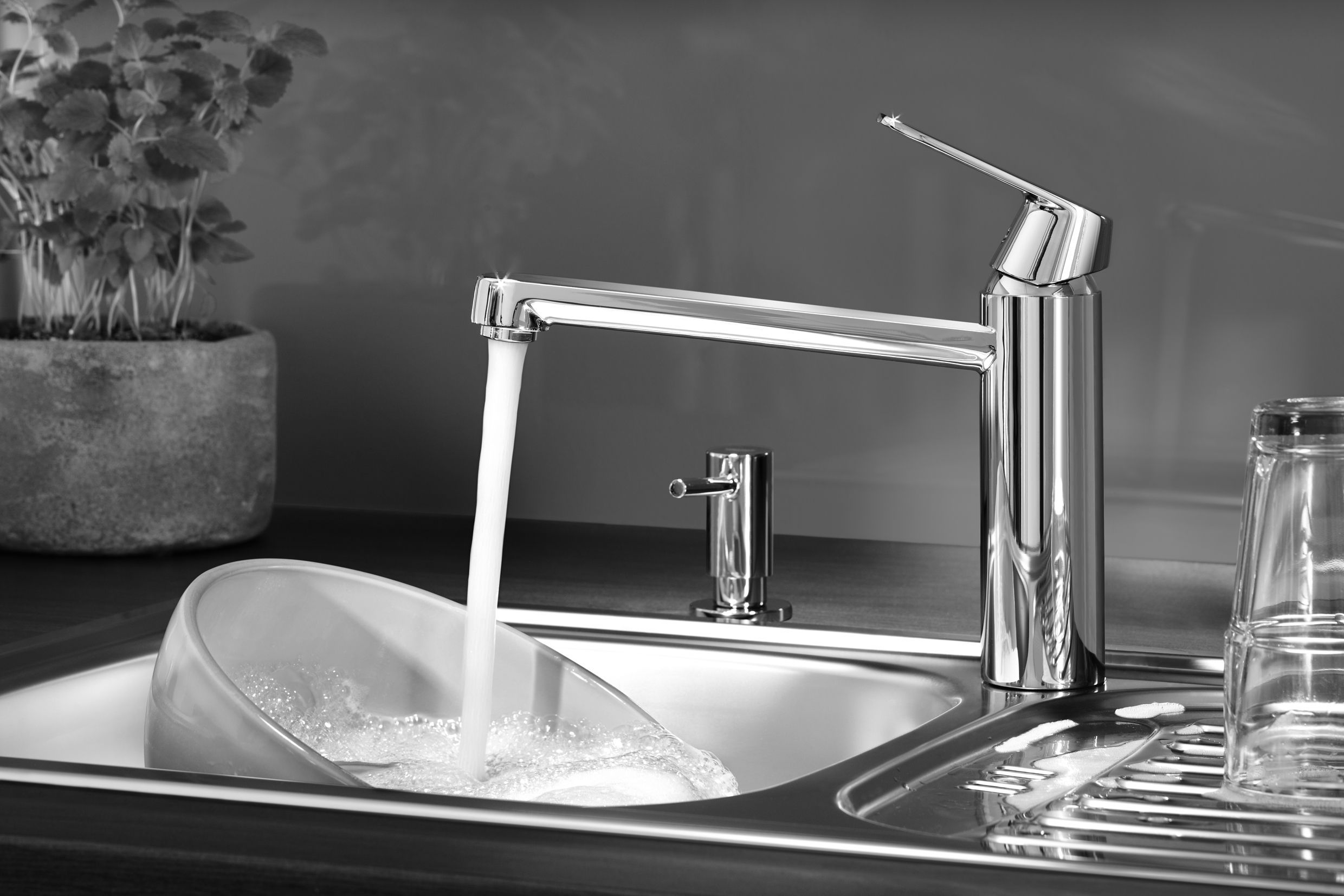 Смеситель Grohe Eurosmart Cosmopolitan 32842000 для кухонной мойки - 11