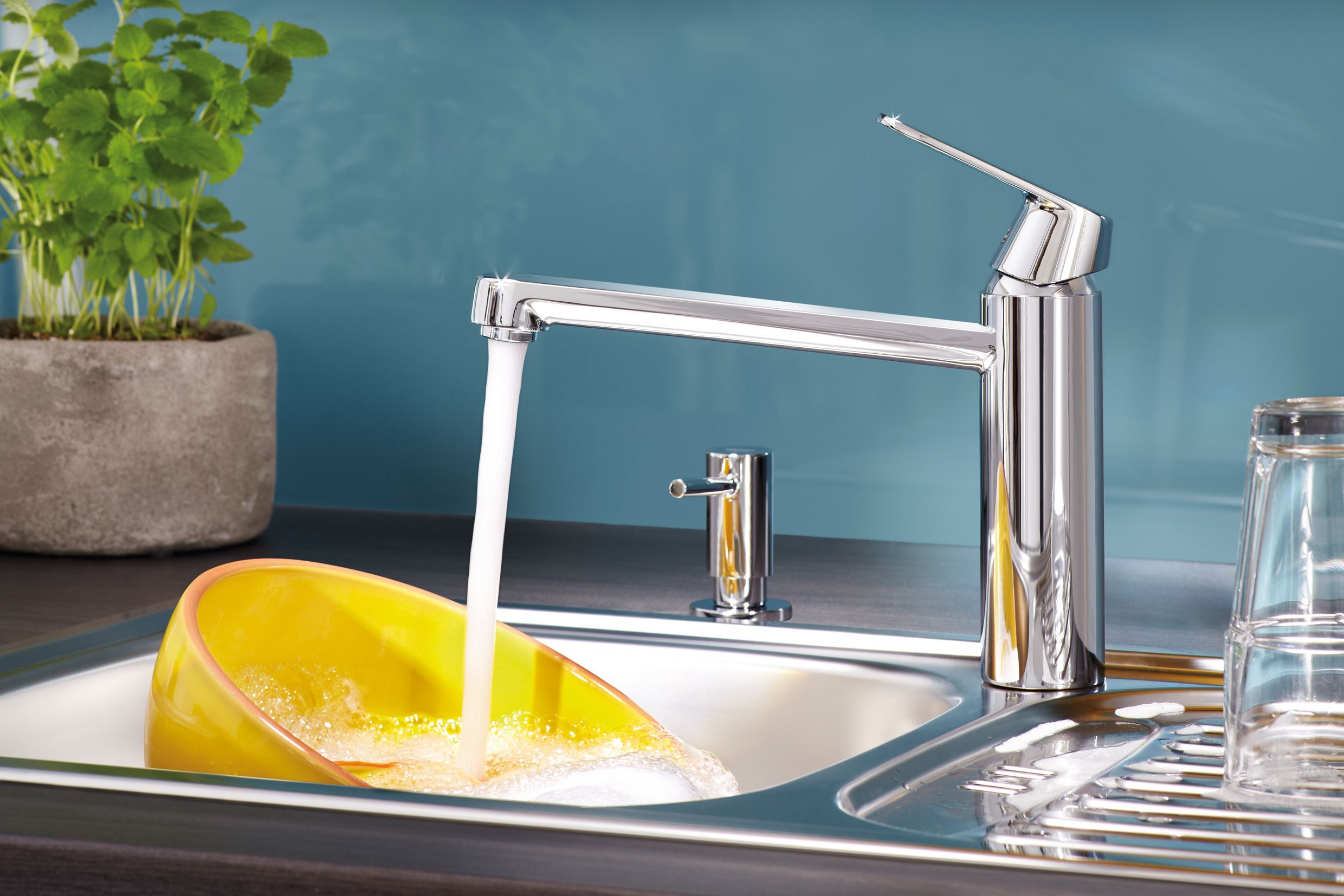 Смеситель Grohe Eurosmart Cosmopolitan 32842000 для кухонной мойки - 3