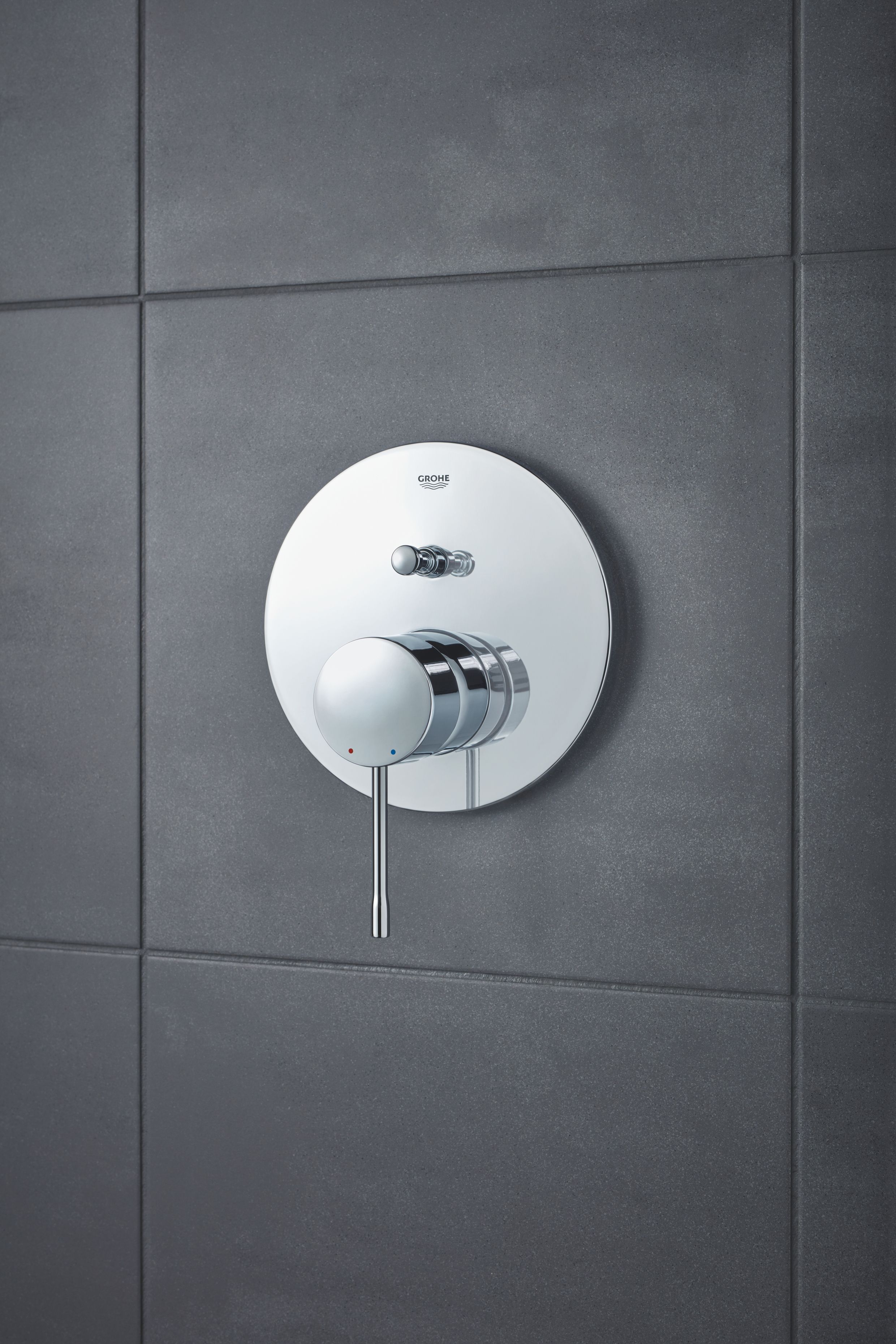 Смеситель Grohe Essence 24058001 для ванны с душем - 2