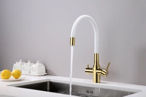 Смеситель для кухни Paulmark Salix с гибким изливом золото - белый матовый - 3