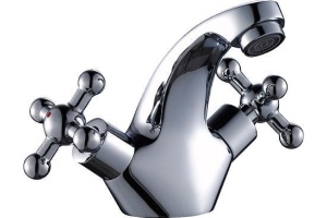 Смеситель для раковины Rossinka  хром (G02-61)