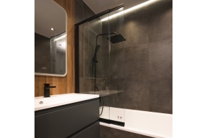 Шторка на ванну Wasserkraft Main 100х140 профиль черный стекло прозрачное - 2