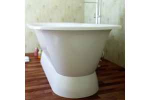 Ванна из искусственного камня Фэма Феррара белая на подиуме - 3