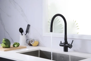 Смеситель для кухни Paulmark Salix с гибким изливом черный матовый - 3