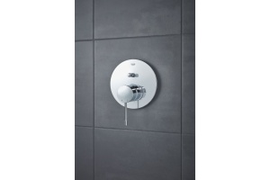 Смеситель Grohe Essence 24058001 для ванны с душем - 3